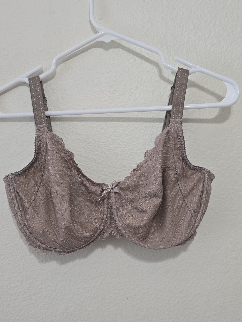 Chantelle Lace-Trim Underwire Bra in Taupe‎ 34DD (Missing. See Measurements)
